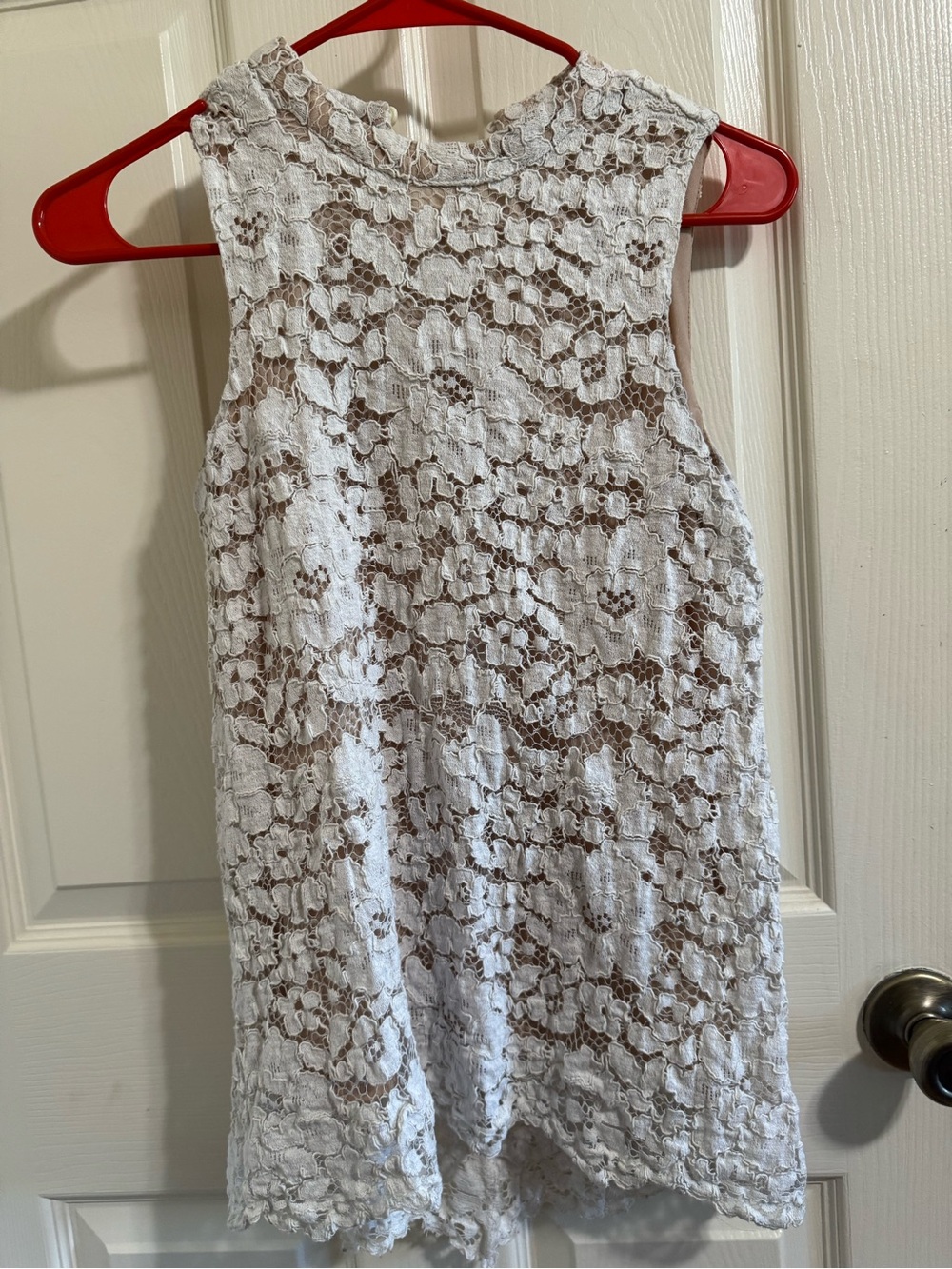 Rose & Olive White Lace Sleeveless Camisole
